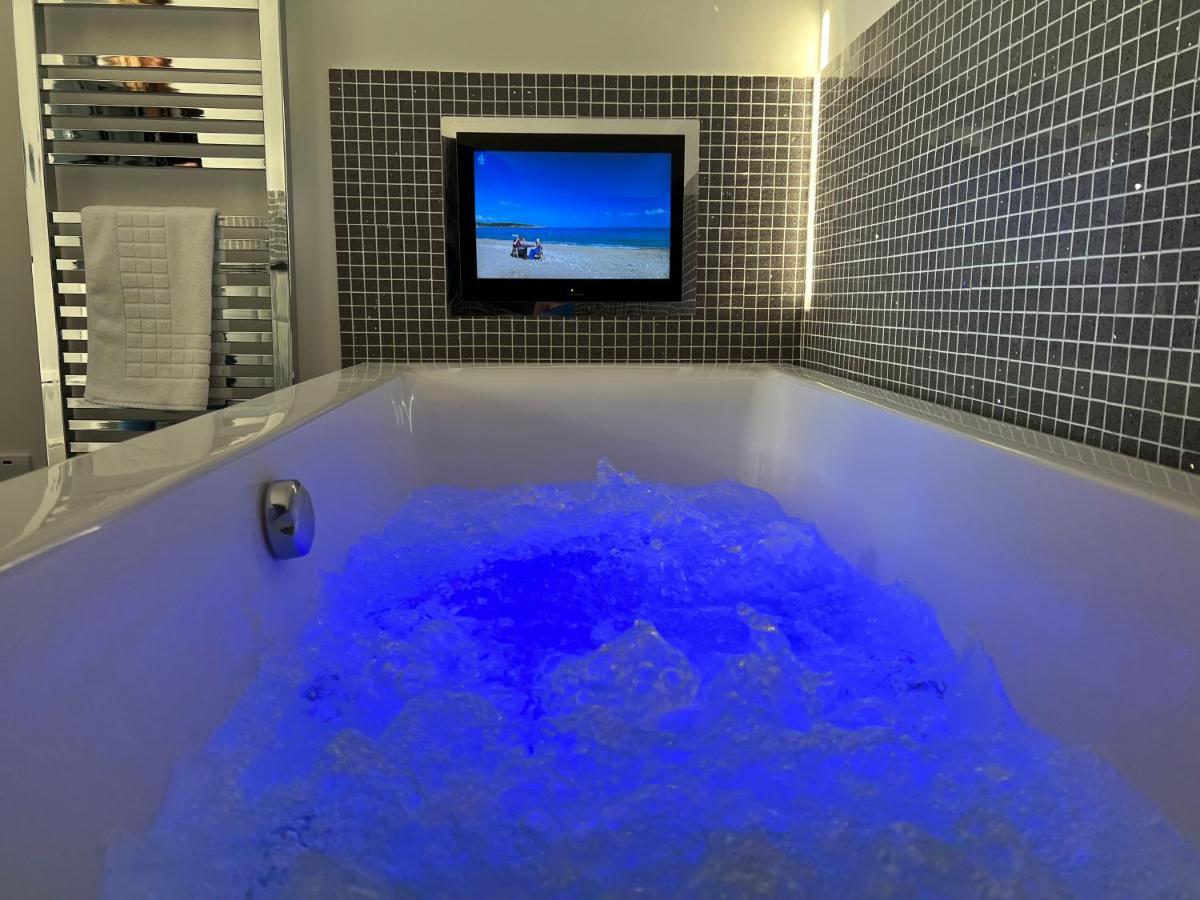 Luxurious 4 Bedroom Home In The Heart Of The Cotswolds With Hot Tub! Stow-on-the-Wold Buitenkant foto