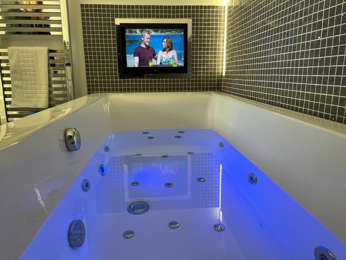 Luxurious 4 Bedroom Home In The Heart Of The Cotswolds With Hot Tub! Stow-on-the-Wold Buitenkant foto