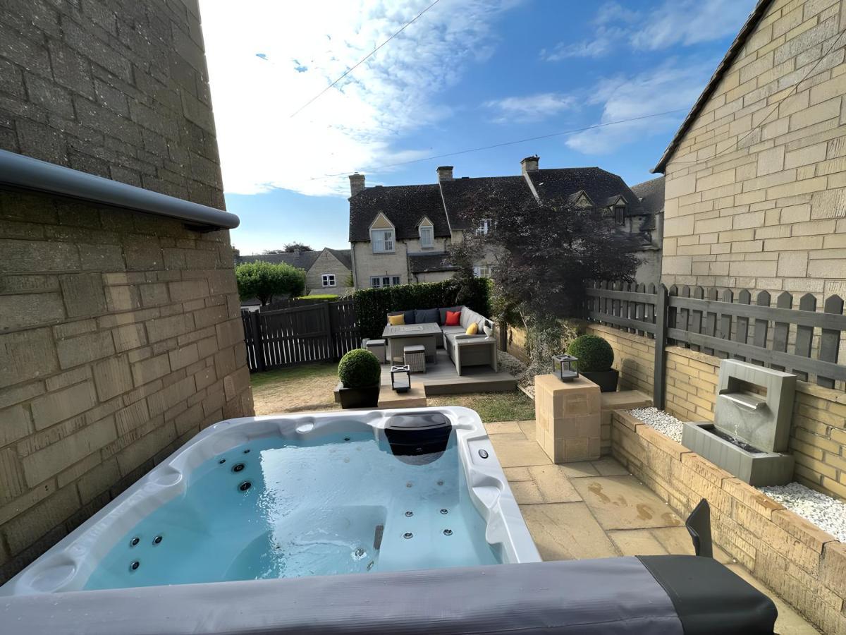 Luxurious 4 Bedroom Home In The Heart Of The Cotswolds With Hot Tub! Stow-on-the-Wold Buitenkant foto